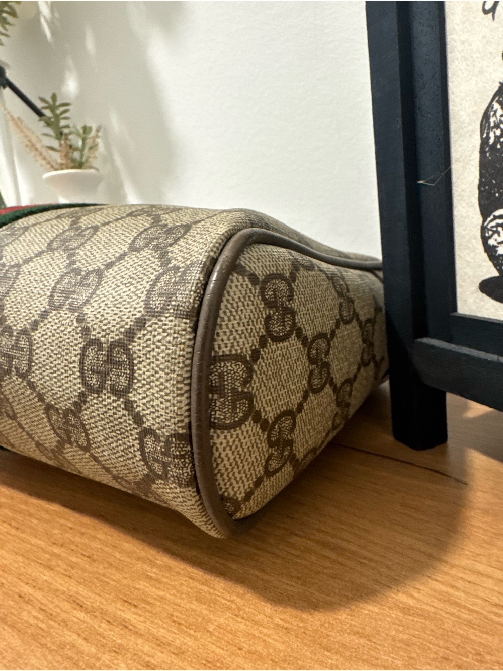 Vintage Gucci Beige GG Supreme Canvas Clutch Bag with Green and Red Stripe - Picture 9 of 16